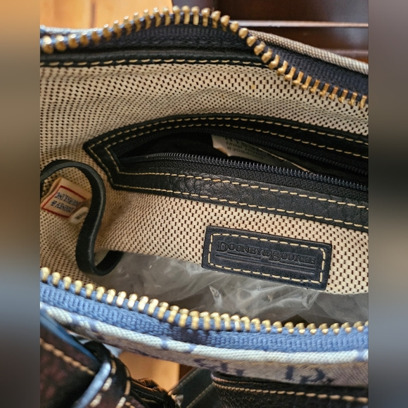Dooney & Bourke Vintage DB Signature Crossbody! - Picture 8 of 9